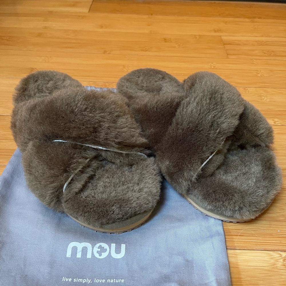 Brand new, MOU sheepskin slippers, size 7